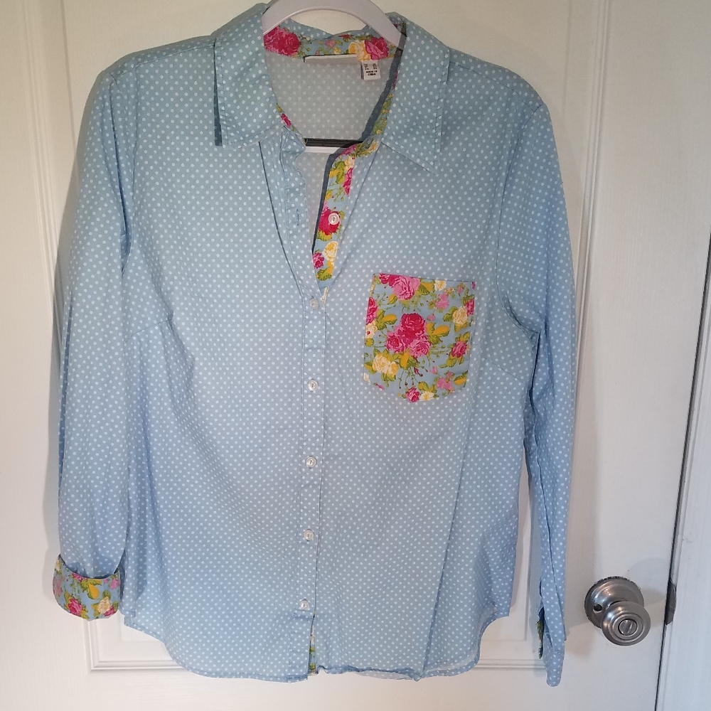 🐇Button Down Polka Dot Top w/ Floral Detail